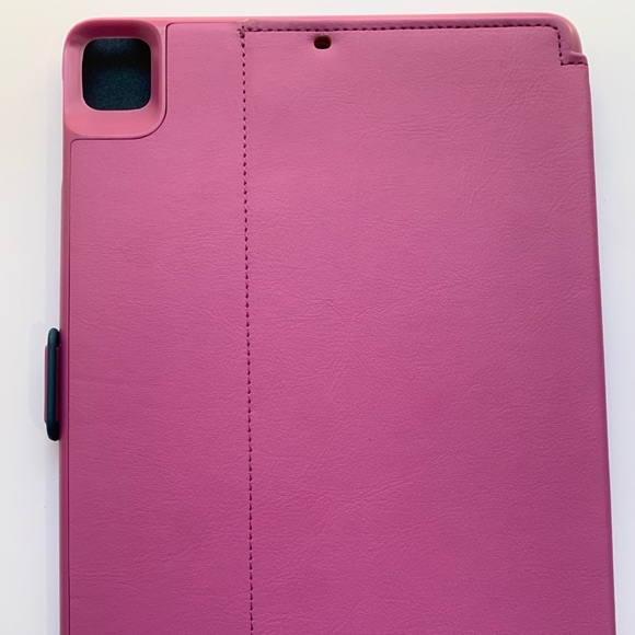 The Speck StyleFolio 9.7 inch iPad Pro - Picture 4 of 4